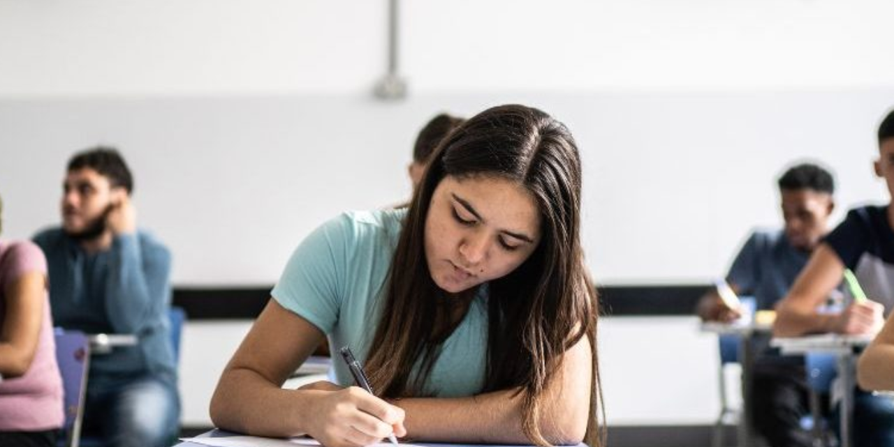 Estudantes do ensino integral têm notas maiores no Enem, diz estudo
