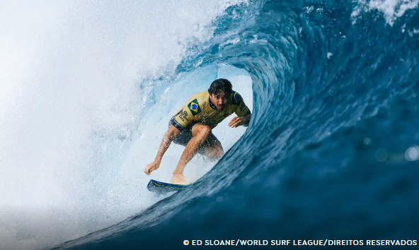 Yago Dora é campeão mundial de surfe profissional