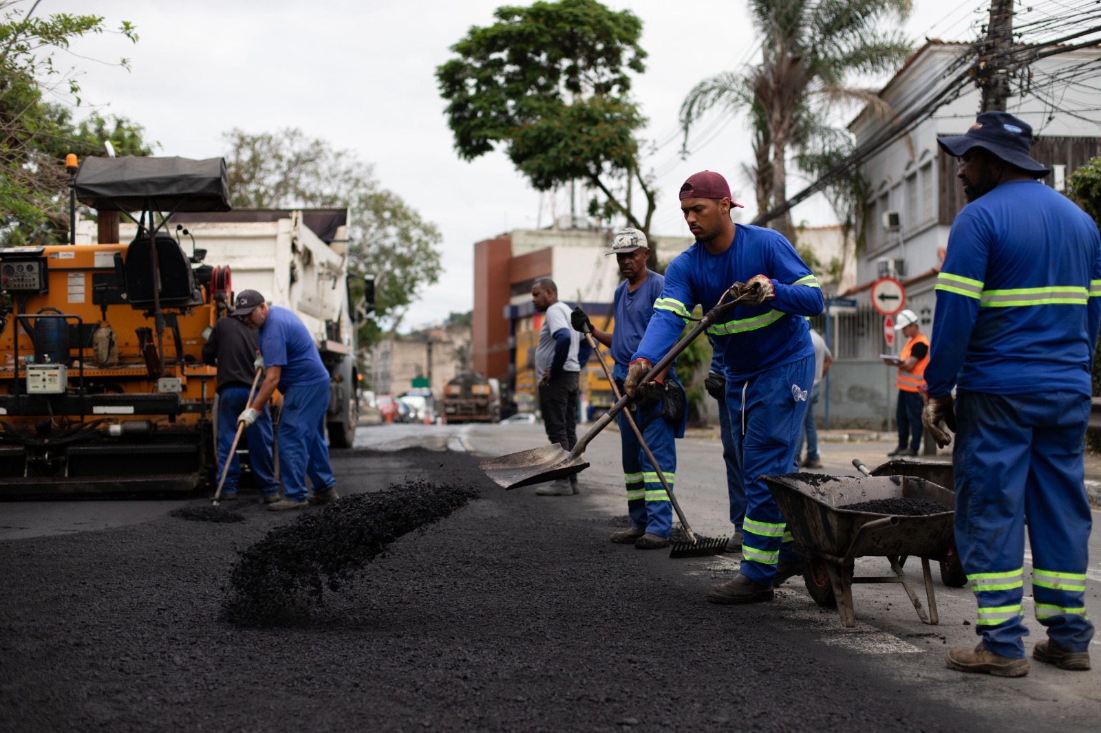 Volta Redonda: obras de asfaltamento alteram trânsito na Beira-Rio