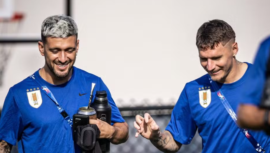 Arrascaeta e Varela são liberados pela seleção uruguaia e retornam ao Flamengo