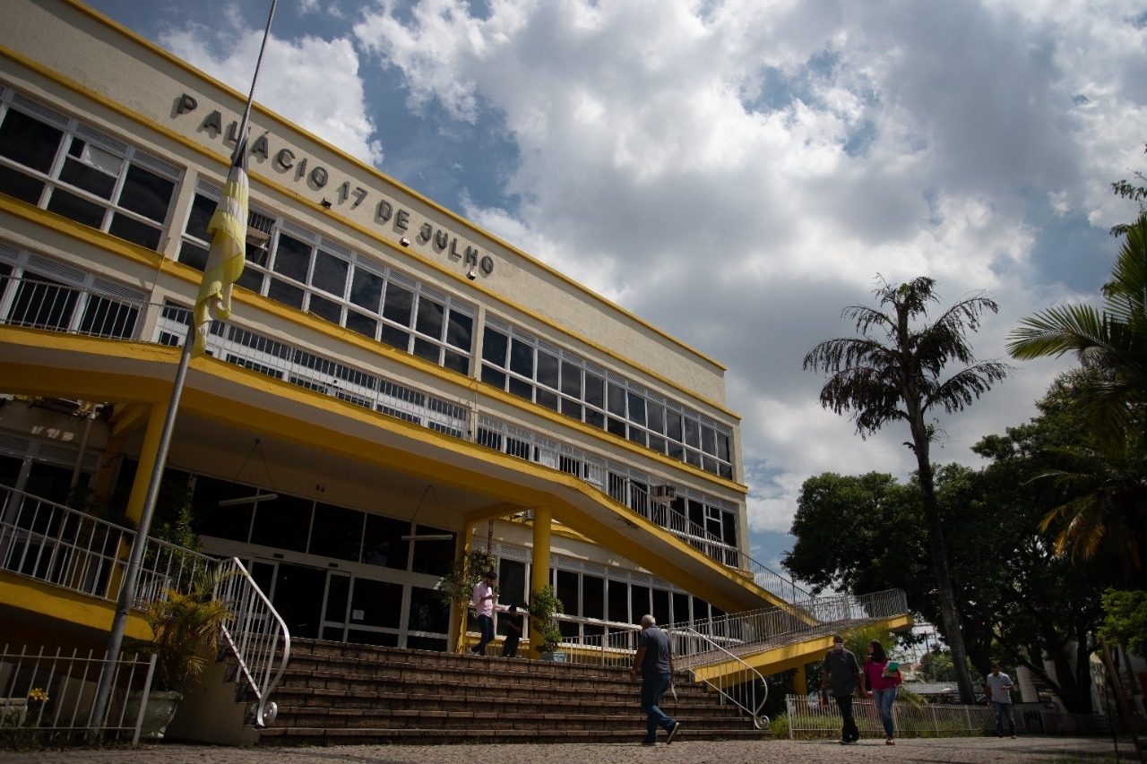 Volta Redonda: inscrições para concurso público para auxiliar de educação infantil e motorista encerram nesta terça-feira (9)