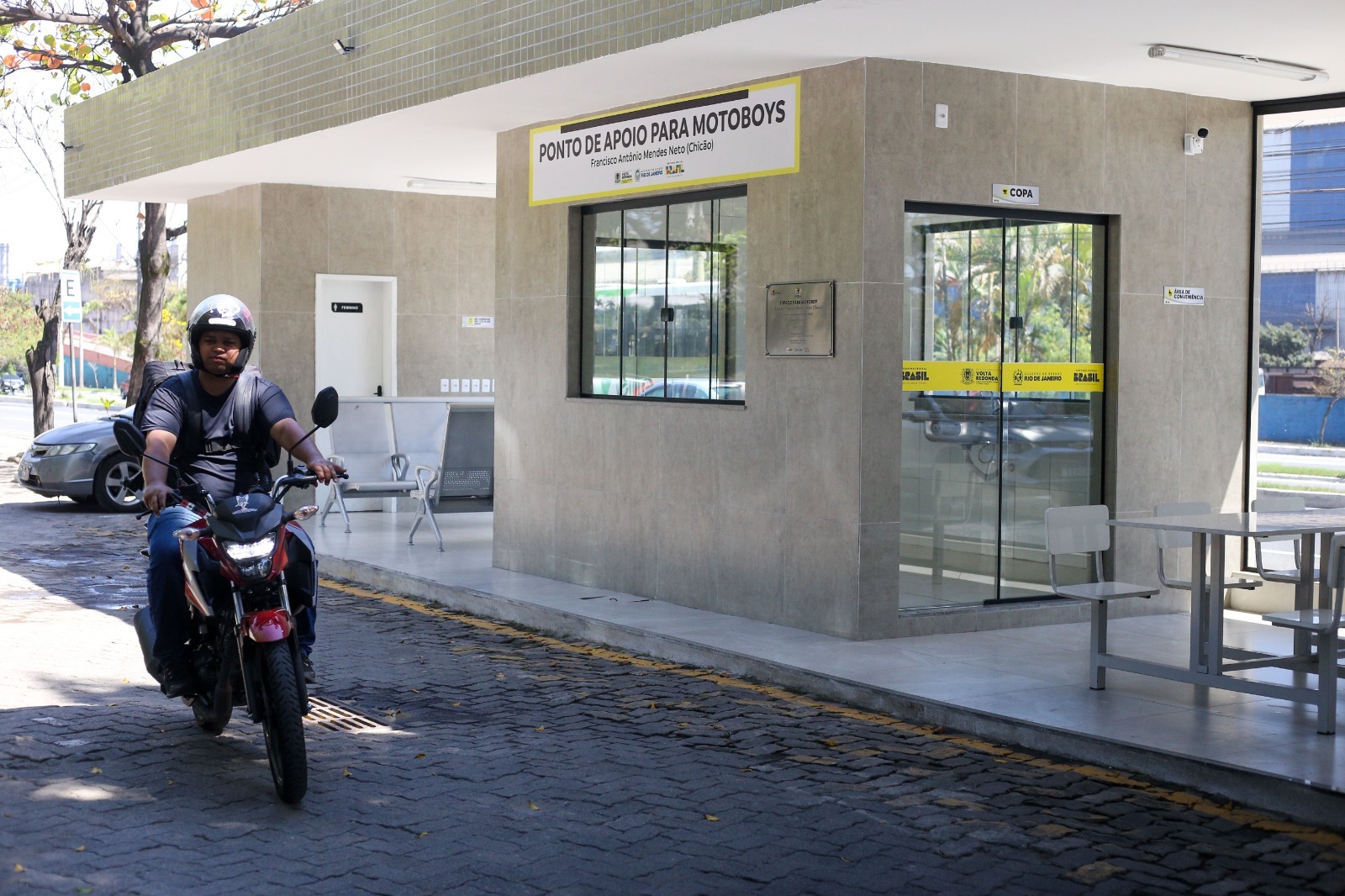 Volta Redonda distribuirá antenas corta-pipa para motociclistas