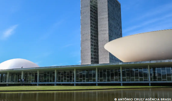 Projeto que susta regras de aborto legal em crianças avança na Câmara