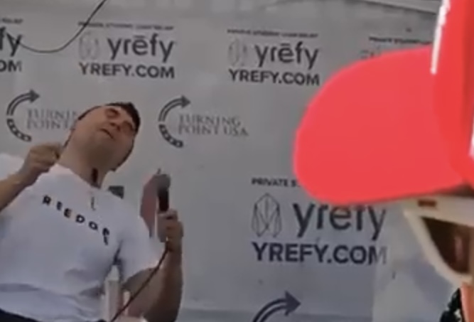 Vídeo mostra momento em Kirk é alvejado