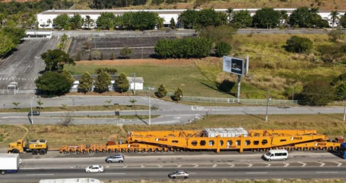 Carga de 800 toneladas volta a ser transportada neste domingo e causará interdição total na Serra das Araras