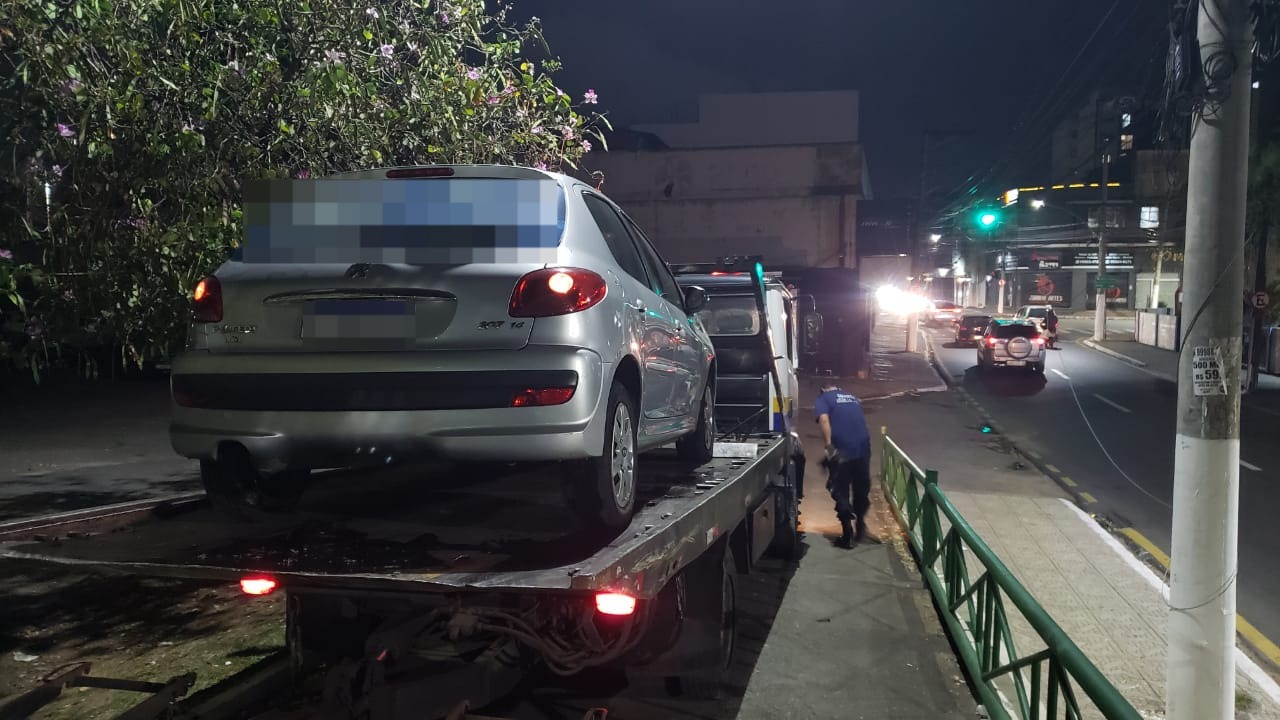 Motorista embriagado é preso pela Guarda Municipal após se envolver em acidente no bairro Aterrado