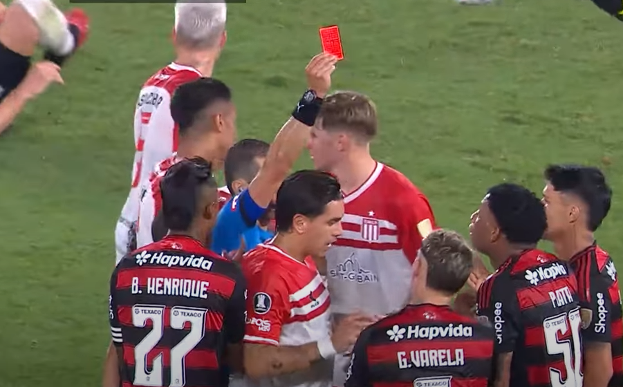 Conmebol admite erro em expulsão de Plata na vitória do Flamengo sobre o Estudiantes