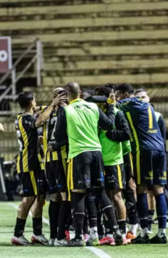 Volta Redonda vence o Remo por 2 a 1 nos acréscimos e respira na Série B
