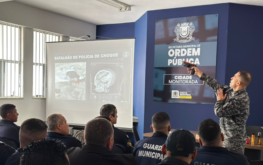 GM de Volta Redonda recebe treinamento para uso de equipamentos não letais