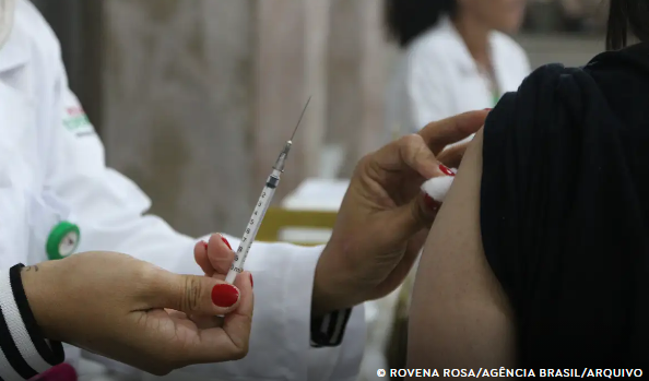 Vacina contra a covid-19 protege gestantes de complicações