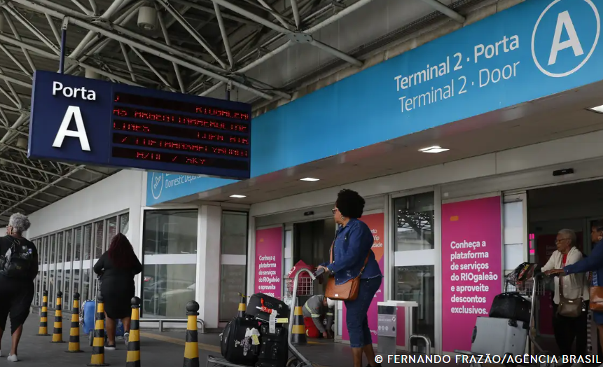 Aéreas flexibilizam remarcação de voos para RJ após operação policial