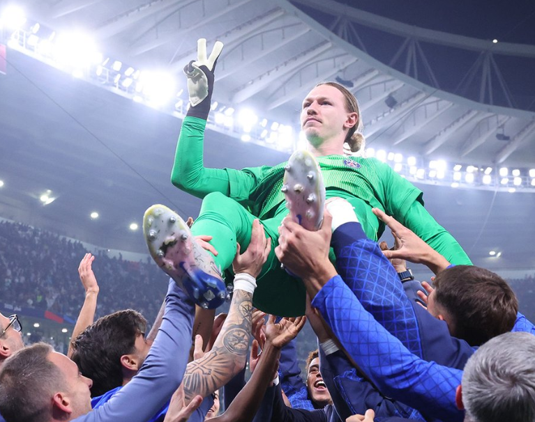 Goleiro do PSG sofre fratura na mão em final contra o Flamengo