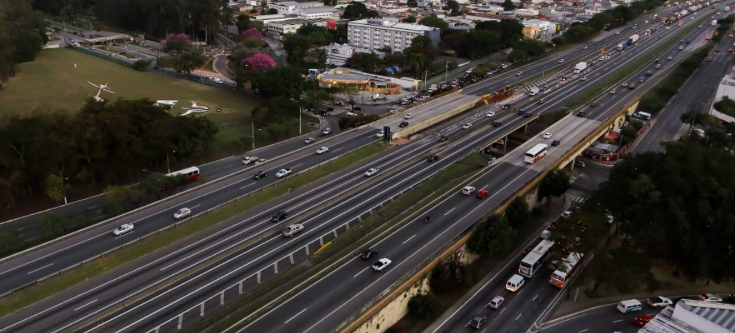Movimento intenso marca feriado de Natal nas rodovias Via Dutra e Rio-Santos