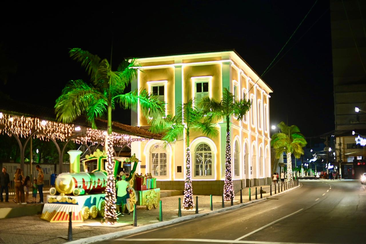 Decoração natalina em Barra Mansa segue até o dia 06 de janeiro