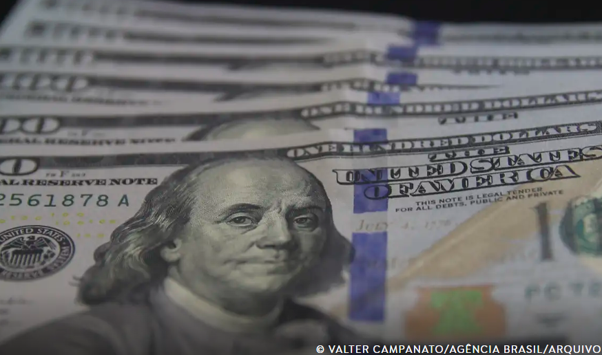 Dólar cai para R$ 5,37 com redução de preocupações com Venezuela