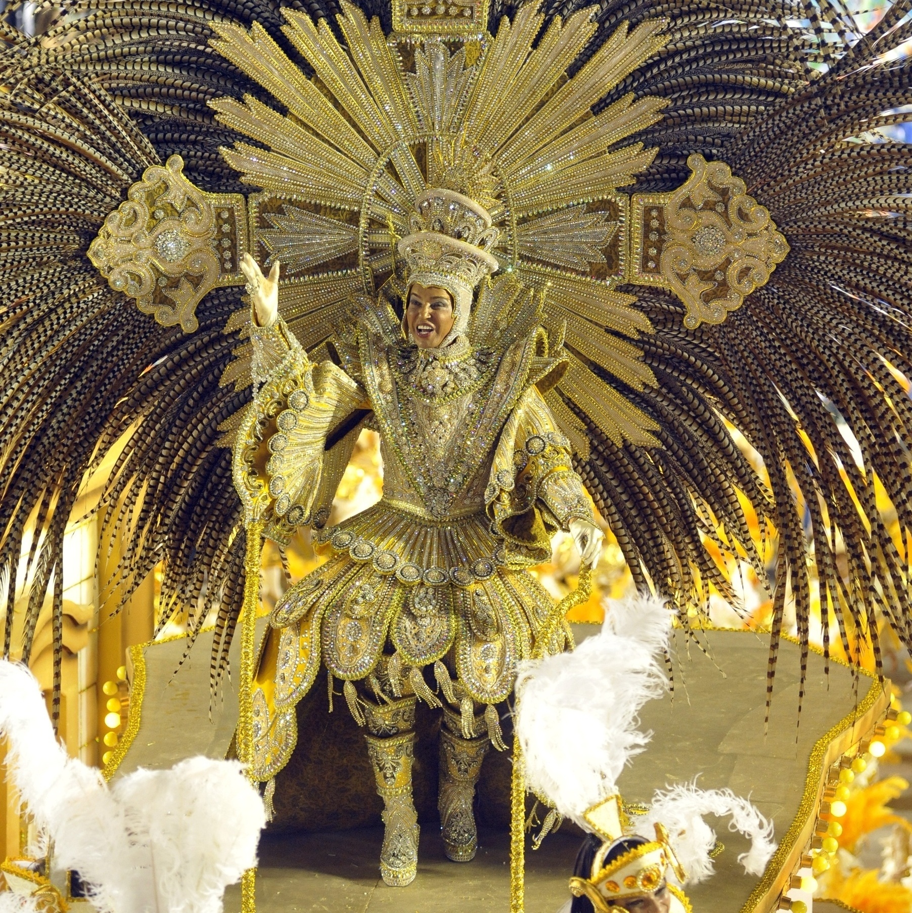 Começa o desfile do Grupo Especial na Sapucaí