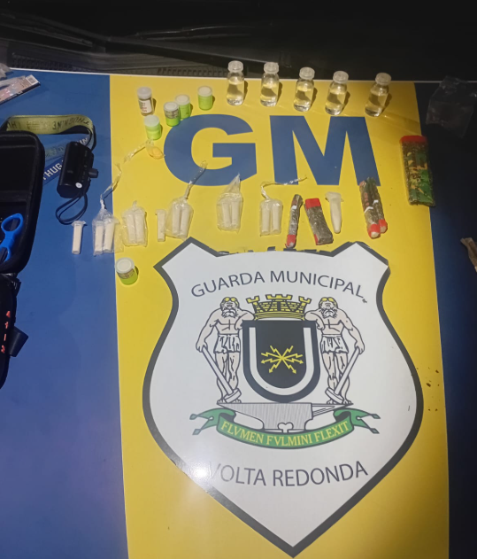 Guarda Municipal prende três homens por tráfico de drogas em Volta Redonda