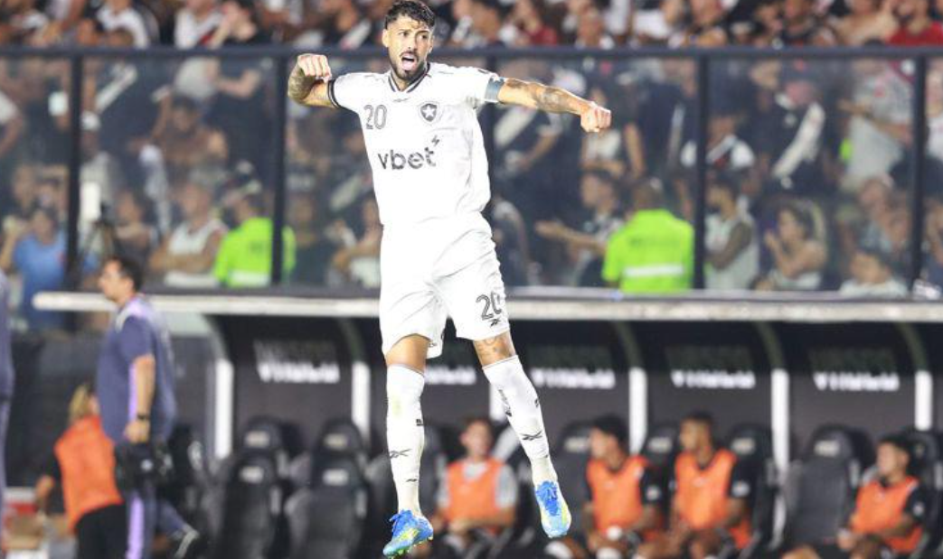 Botafogo vira sobre o Vasco em São Januário e vence clássico pelo Brasileirão