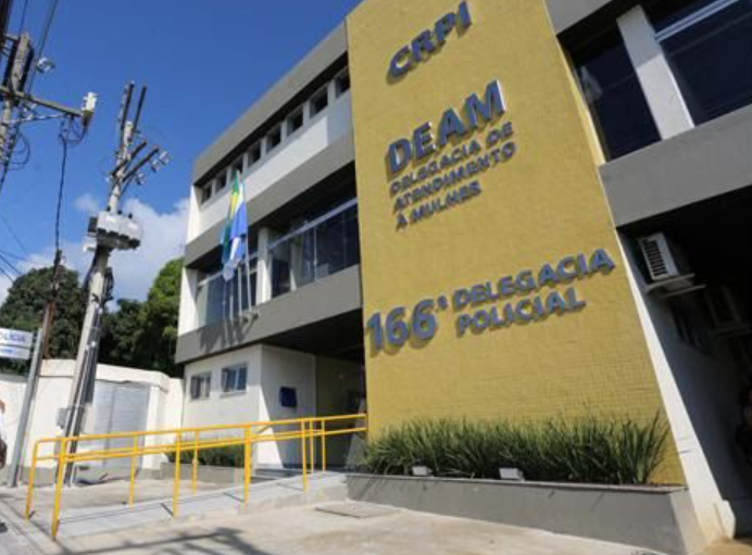 Polícia Civil prende dois suspeitos por tráfico de drogas na Praia do Anil, em Angra dos Reis