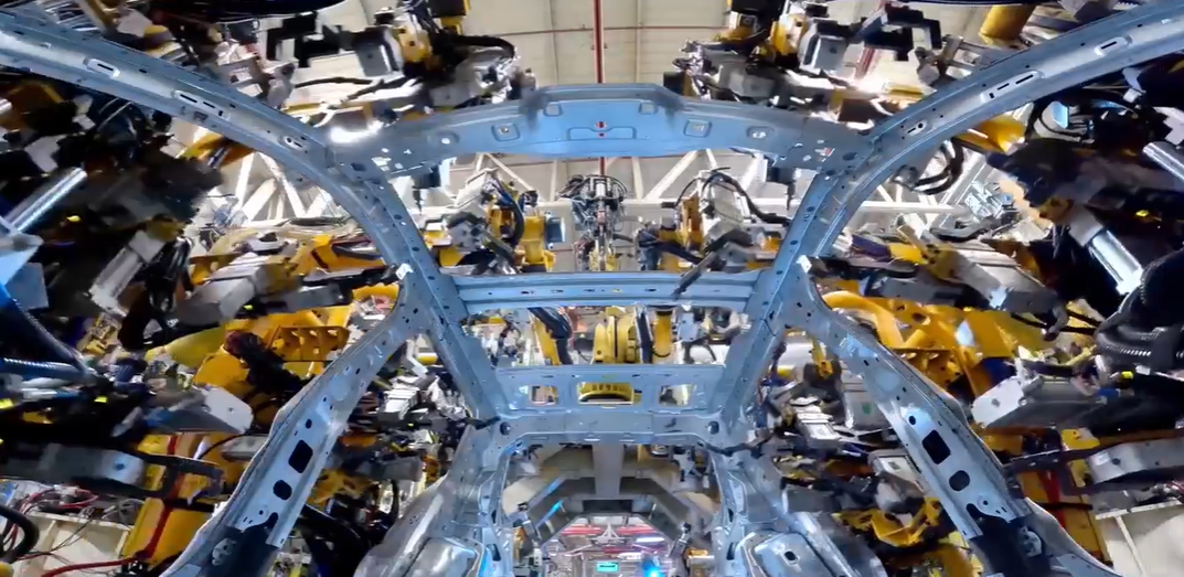 Jeep Avenger inicia fase de testes na linha de produção em Porto Real