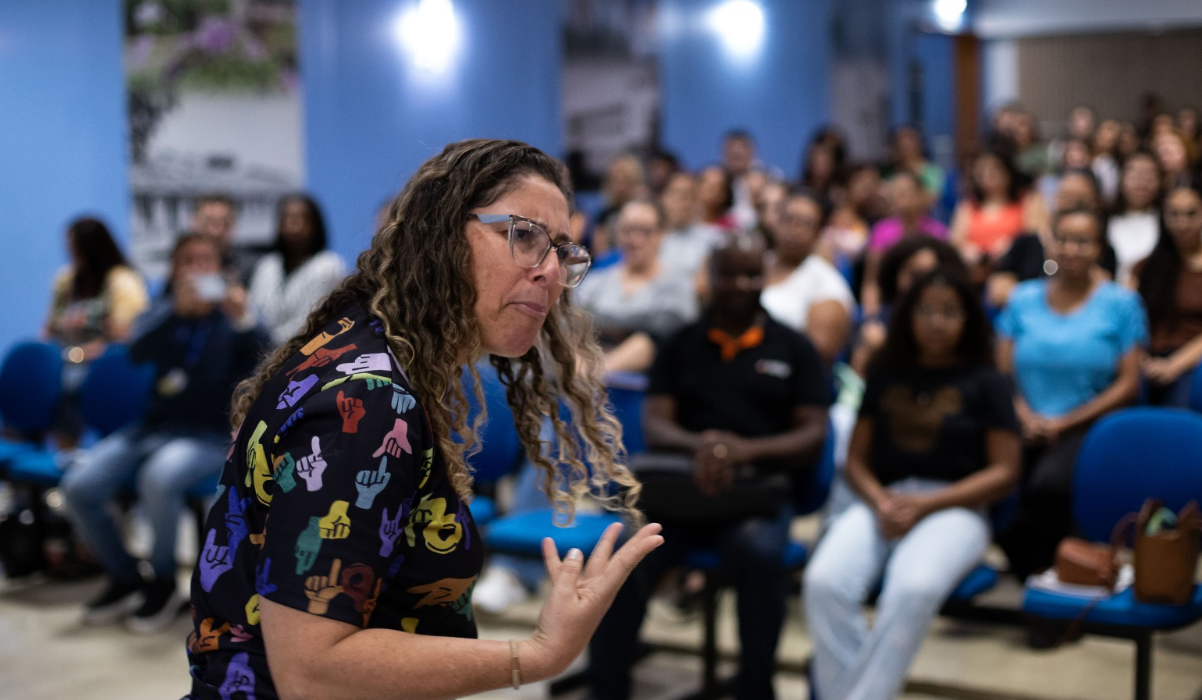 Volta Redonda realiza aula inaugural de curso gratuito de Libras com 500 inscritos