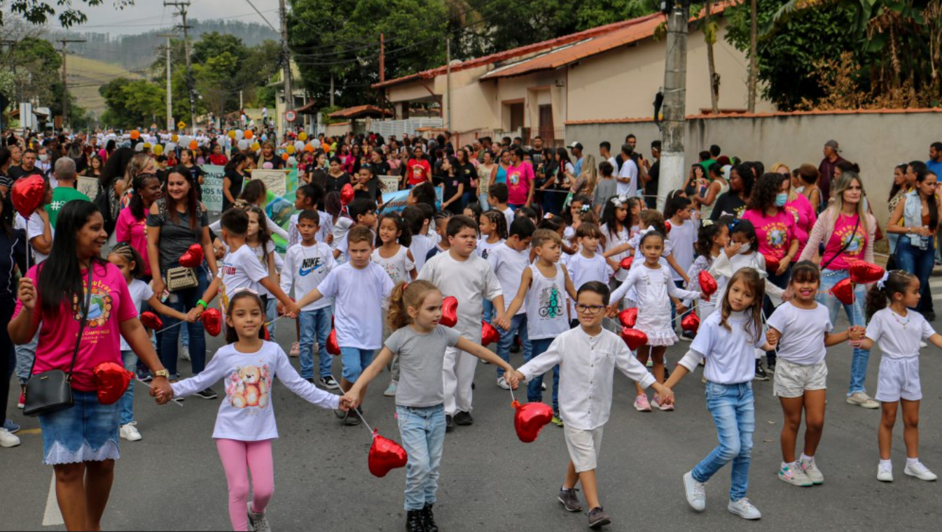 Itatiaia celebra 37 anos com desfile temático voltado à preservação ambiental