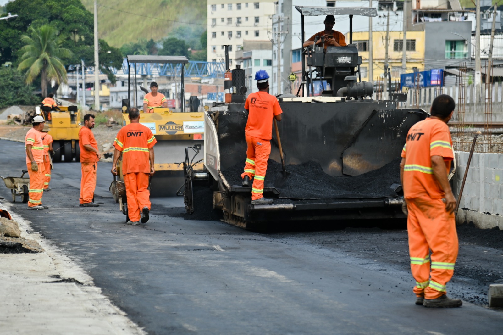 Nova pavimentação do Pátio de Manobras avança na Rua Eduardo Junqueira