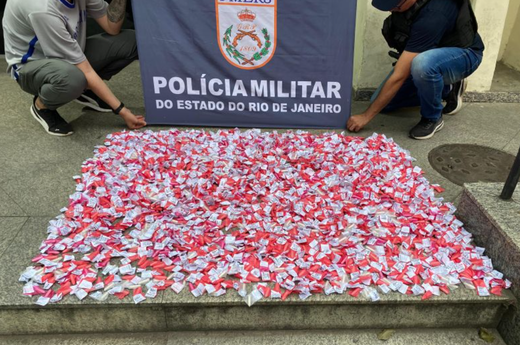 Polícia Militar apreende cerca de 2,5 mil pinos de cocaína em Resende