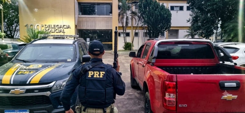 Homem é detido pela PRF com caminhonete clonada na Via Dutra, em Porto Real