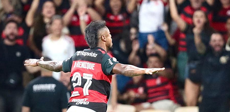 Flamengo vence o Vitória por 2 a 0 e segue na vice-liderança do Brasileirão