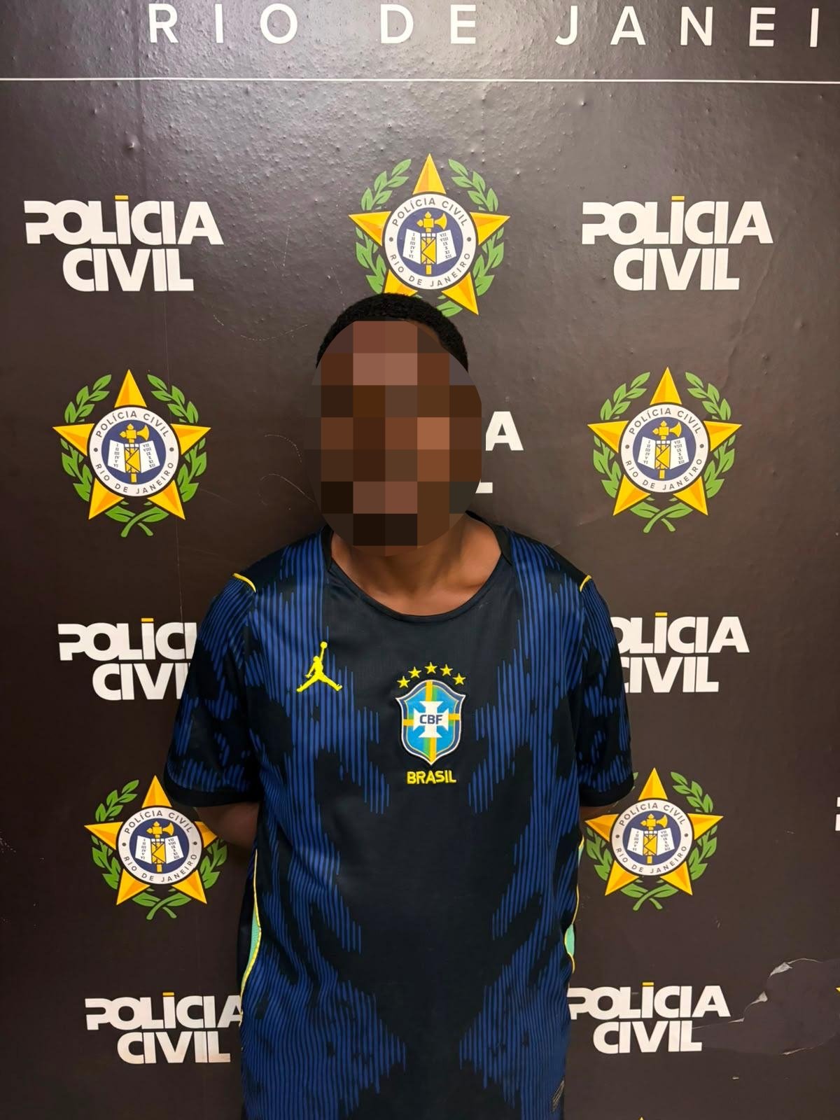 Homem é preso em flagrante por tráfico de drogas no bairro Roberto Silveira, em Barra Mansa