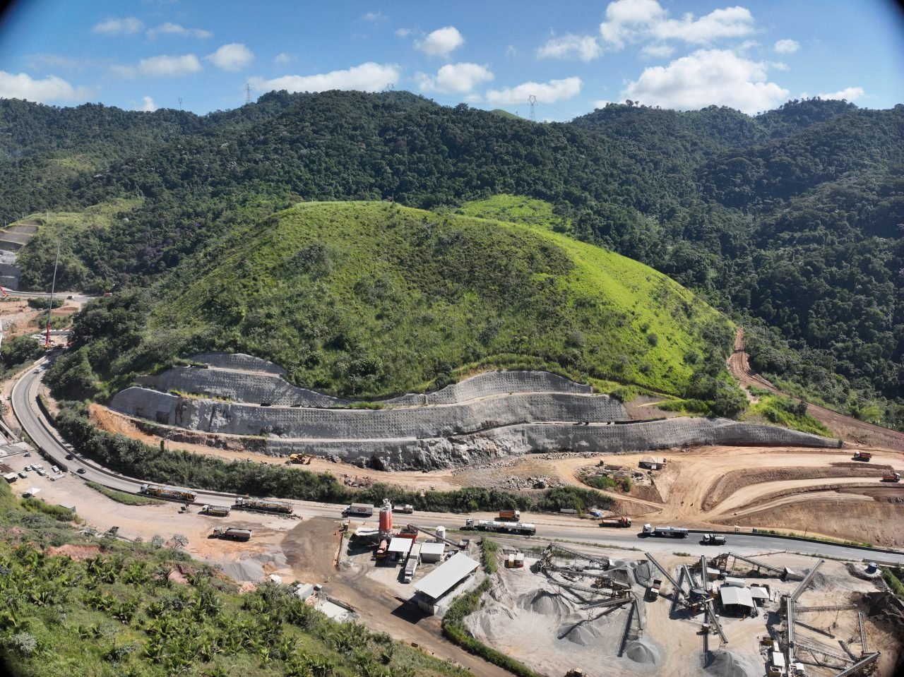 Desmonte de rochas terá interdições temporárias na Serra das Araras ao longo da semana