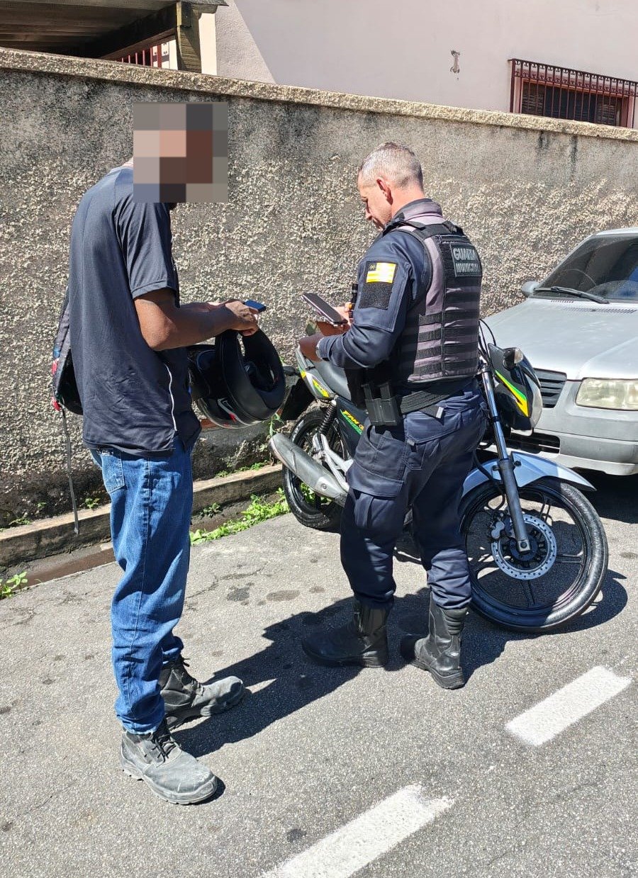 Guarda Municipal localiza motocicleta furtada e conduz suspeito à delegacia em Volta Redonda
