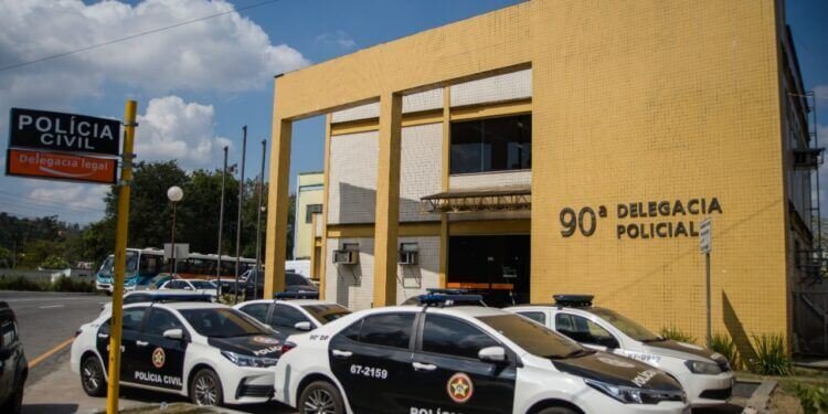 Polícia Civil prende quatro e apreende adolescente durante ação em Volta Redonda