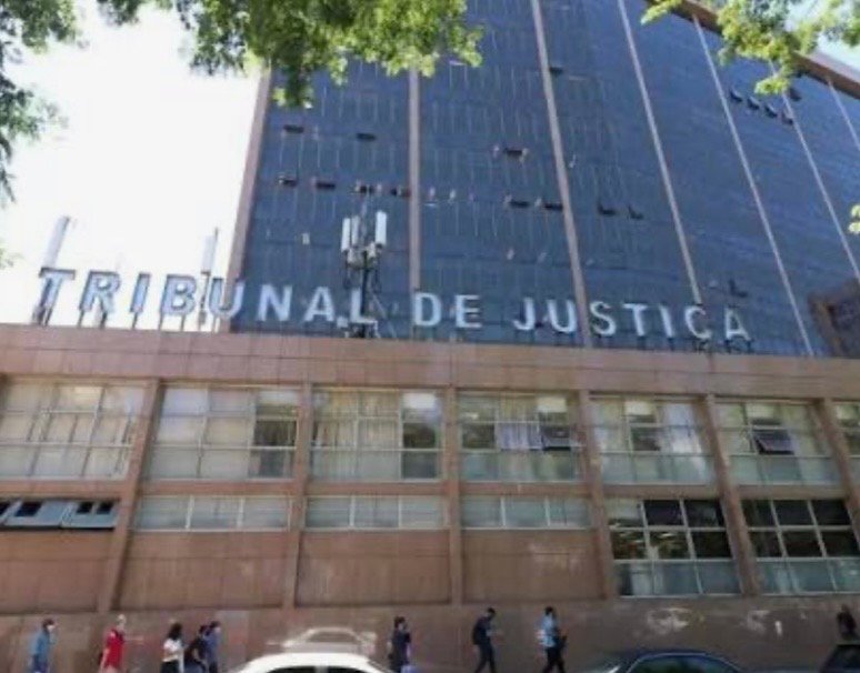 Justiça condena quatro réus a 15 anos de prisão por estupro coletivo em Copacabana