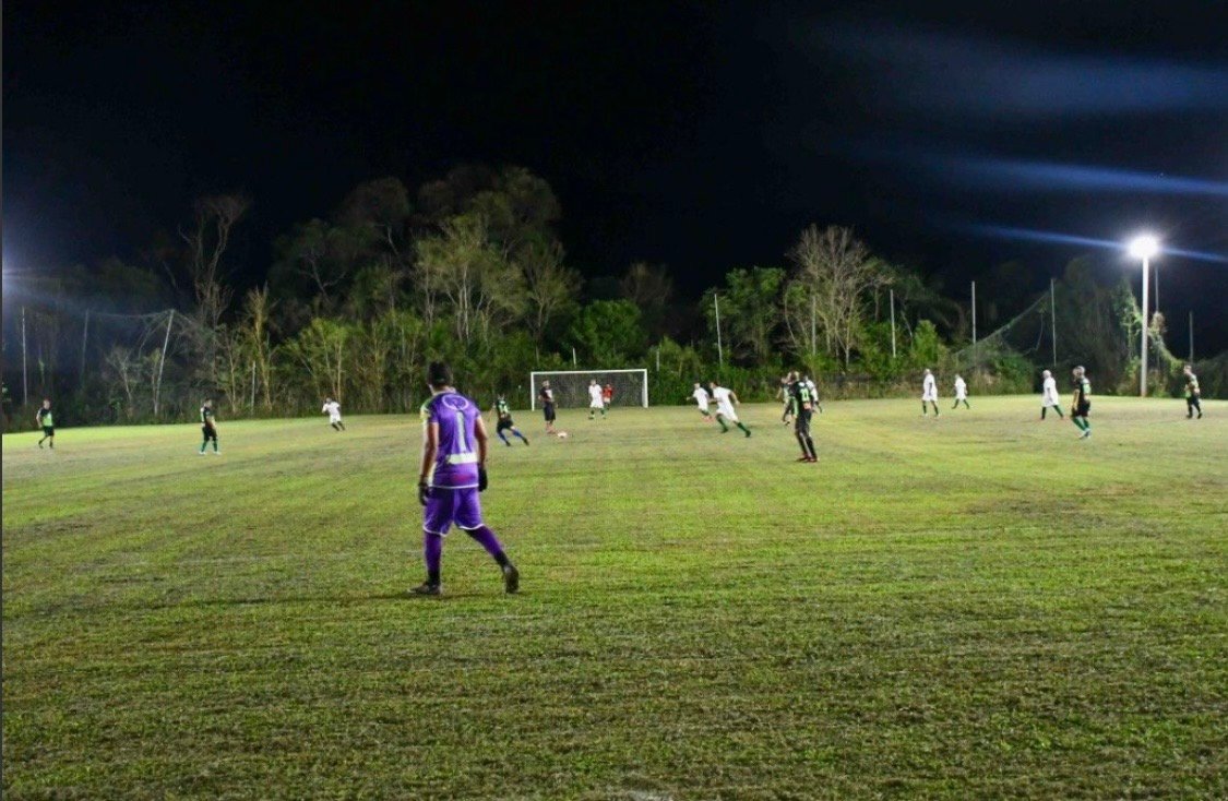 Campo da Serrinha do Alambari recebe nova iluminação em Resende