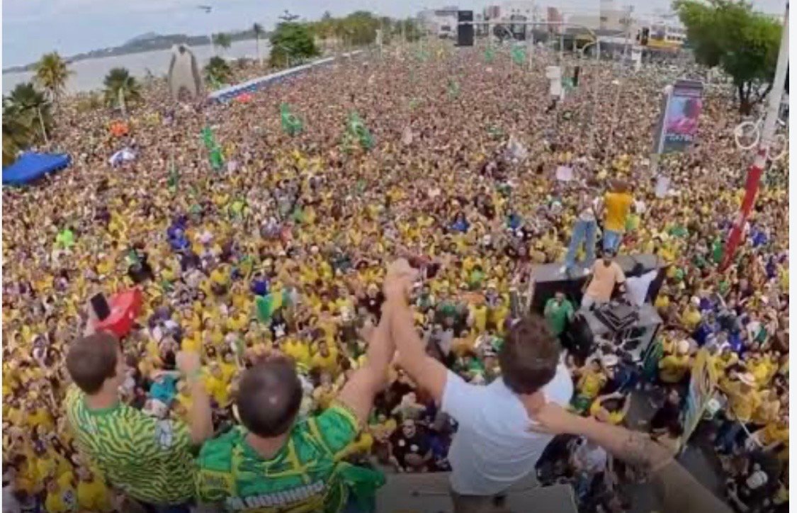 Lula e Flávio Bolsonaro concentram último dia de campanha no Sudeste