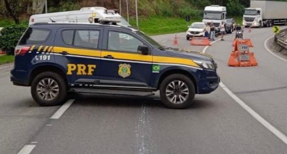PRF apreende aproximadamente duas toneladas de maconha na Dutra, em Piraí