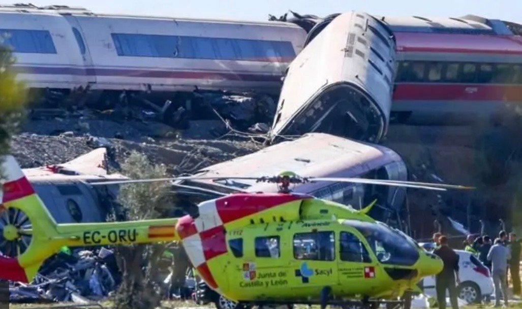 Colisão entre trens de alta velocidade deixa ao menos 68 mortos na Espanha